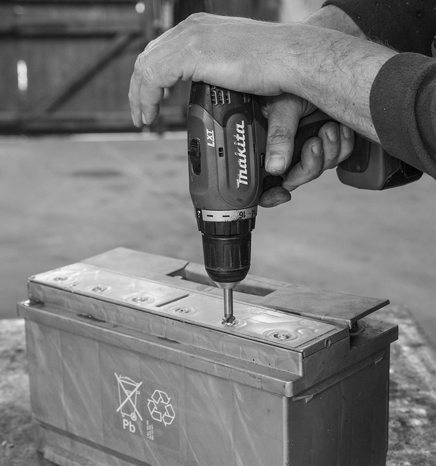 00119_batteriestopfen_aufbohren